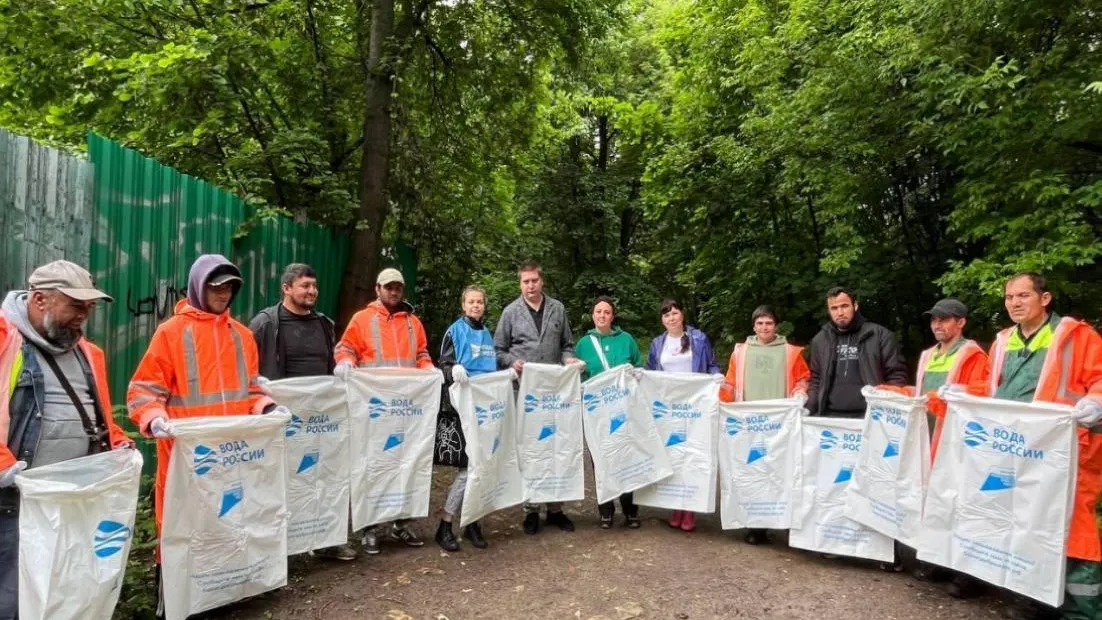 В Подольске активисты собрали 5 кубометров мусора на берегу реки Шепчинки