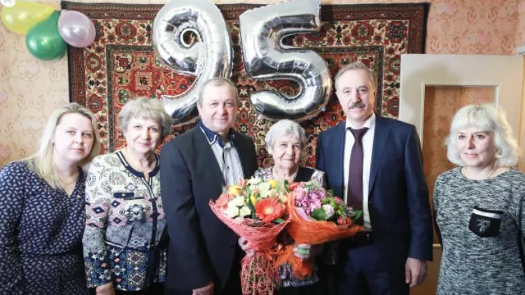 Глава Люберец поздравил участницу ВОВ с 95‑летием