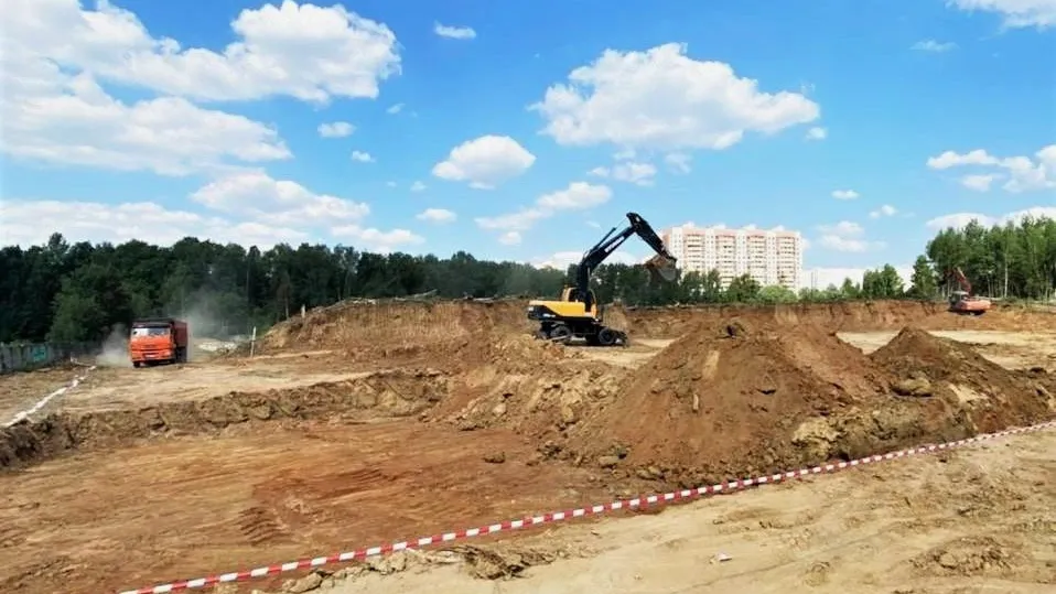 Котлован начали разрабатывать под крупный образовательный центр в Балашихе
