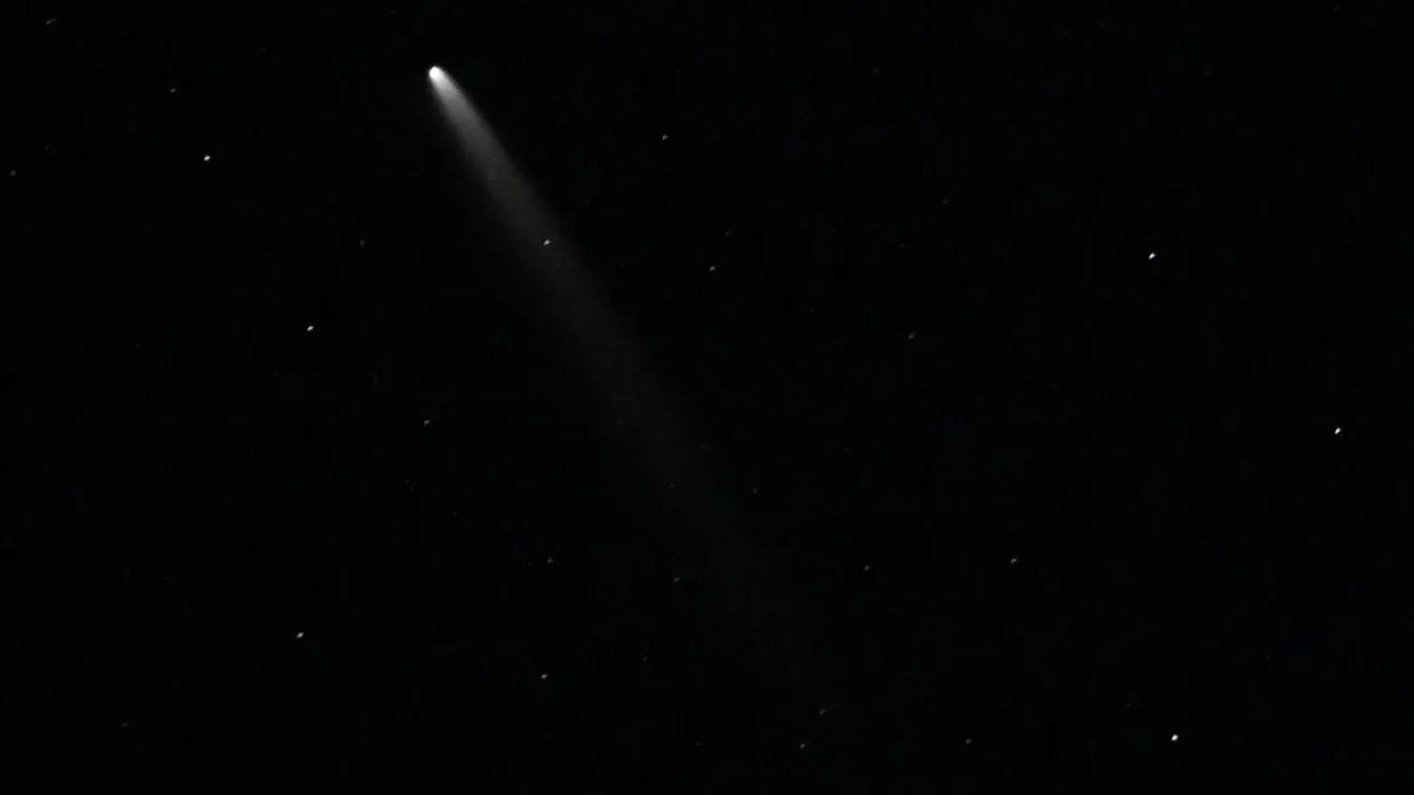 Опубликованы кадры одной из самых ярких комет — Цзыцзиньшань-ATLAS