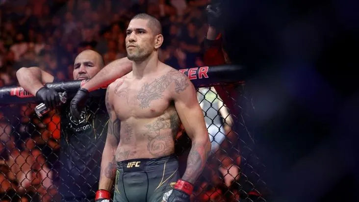 Бразильский боец Перейра защитил титул чемпиона UFC в полутяжелом весе