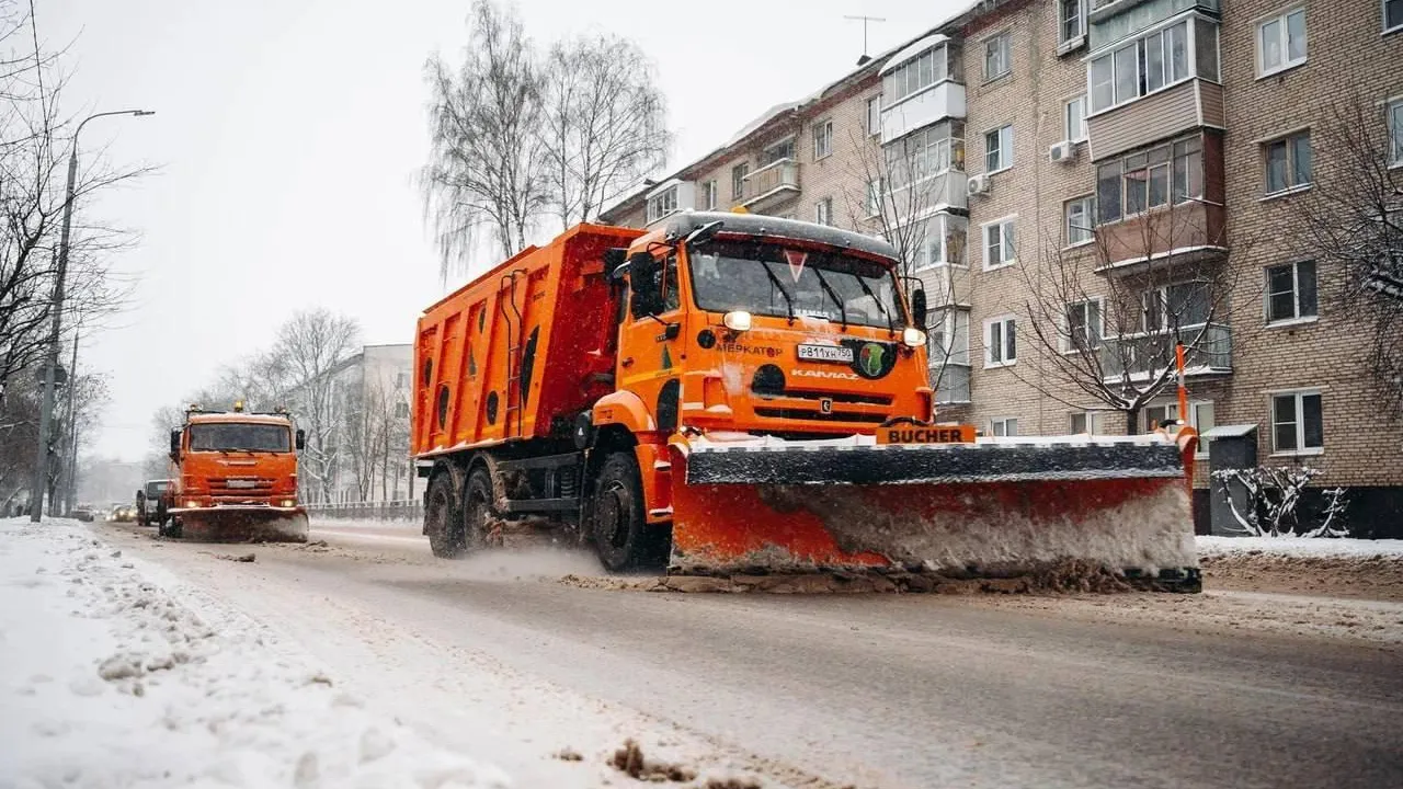 Дорожные службы очистили свыше 11 тыс км дорожной сети Подмосковья за ночь
