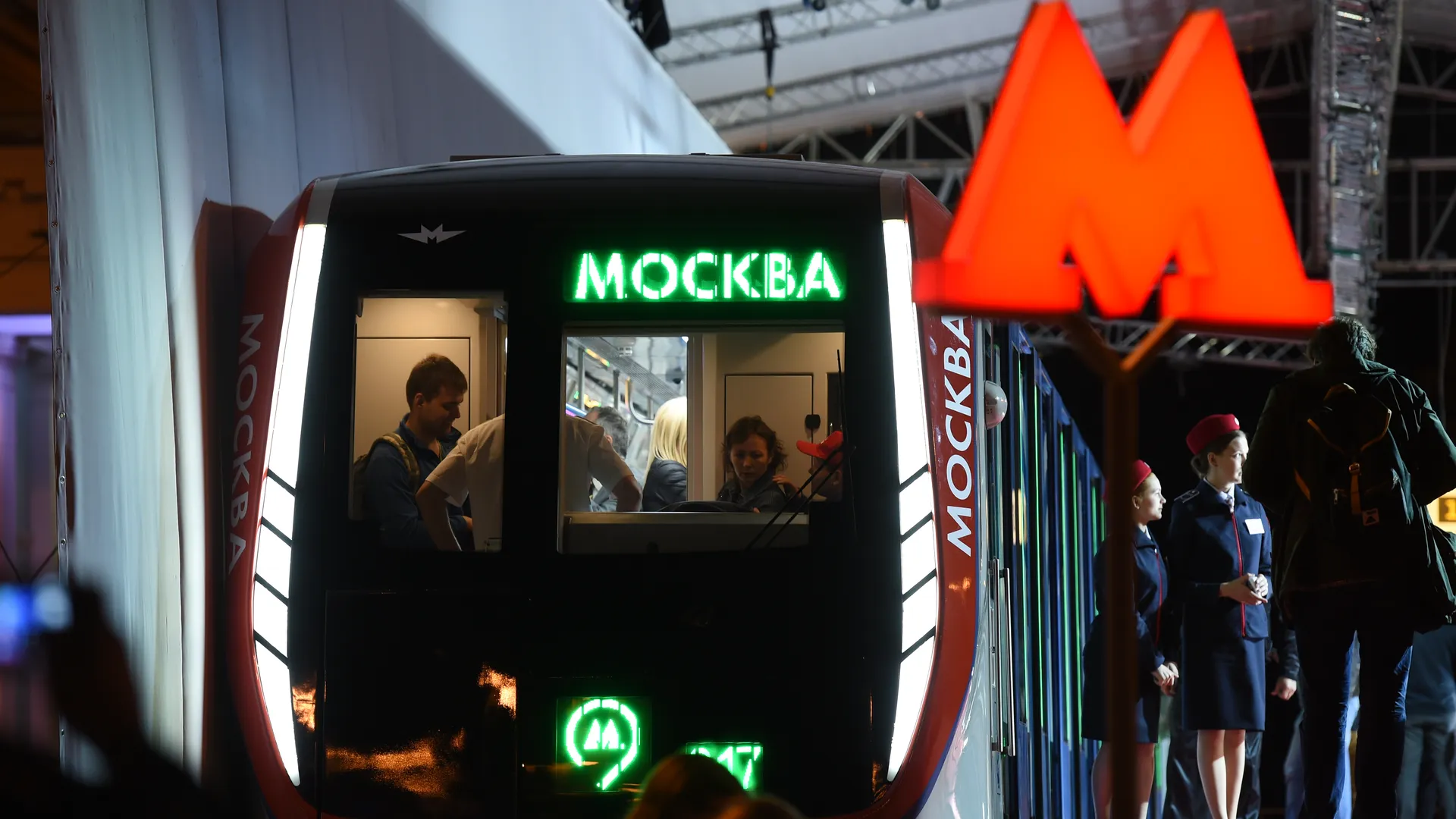 Мобильный интернет станет безлимитным в метро Москвы и Петербурга