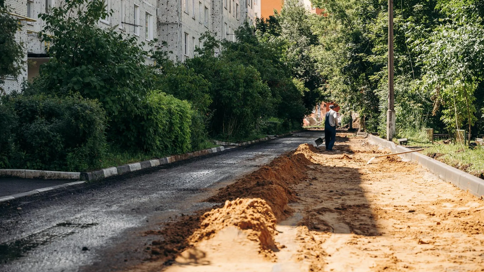 Благоустройство одного из дворов началось в деревне Медвежьи Озера Щелкова