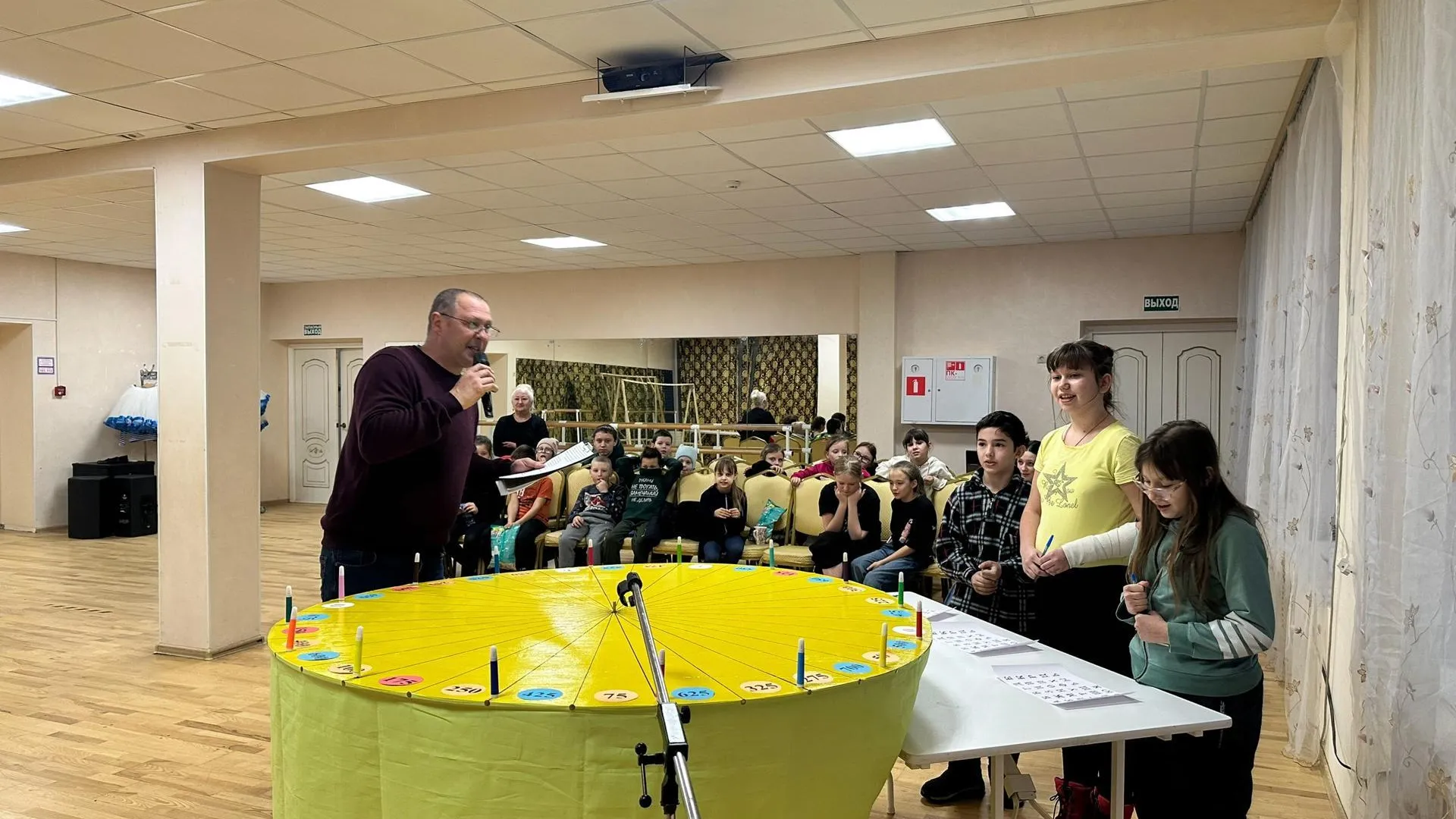 В Серединском Доме культуры прошло «Поле Чудес» для юных гениев