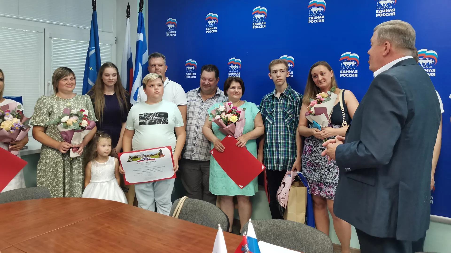 Многодетным семьям Королева вручили подарки
