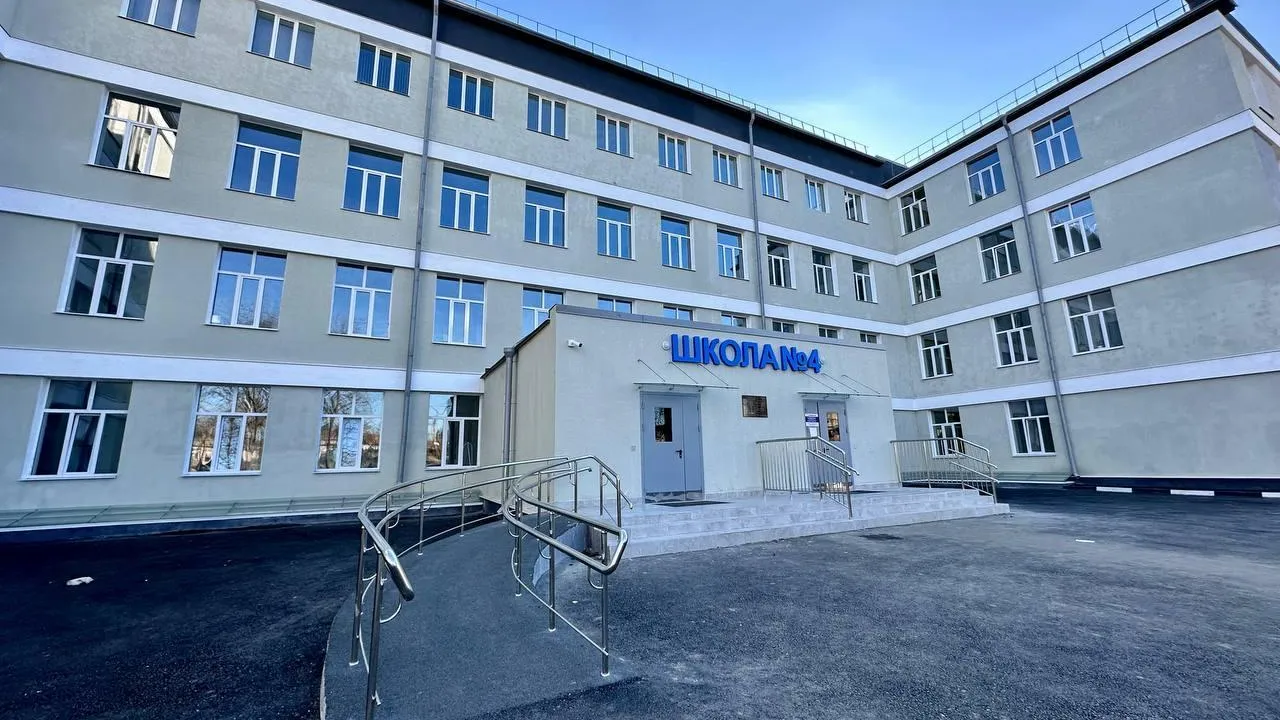 В Мариуполе открылась отремонтированная подмосковными строителями школа