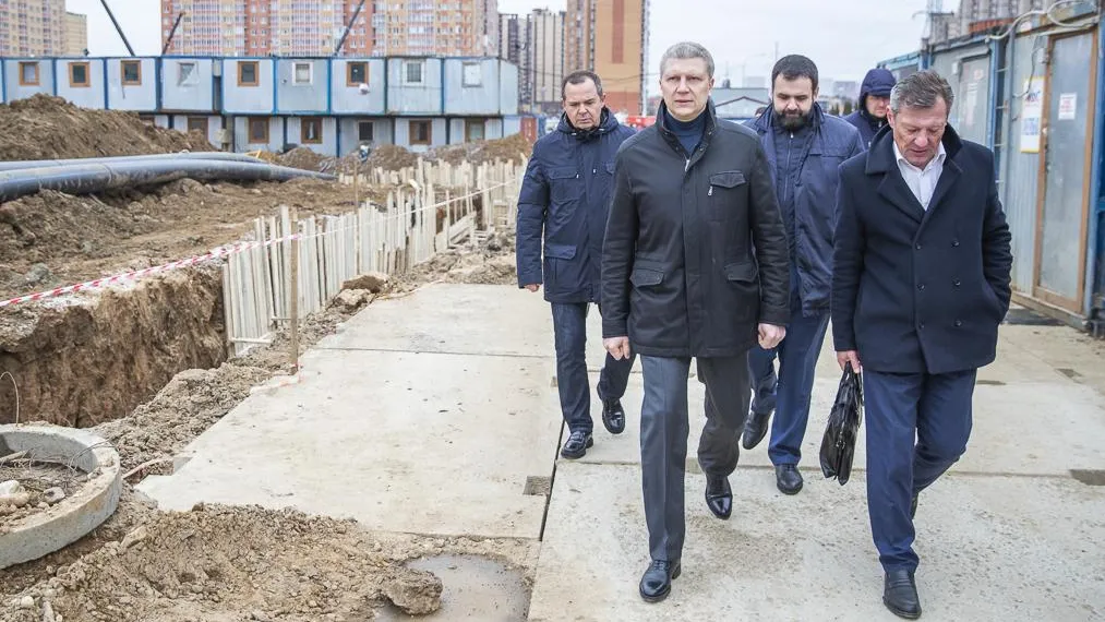 Глава Одинцовского округа проверил ход строительства образовательного кластера