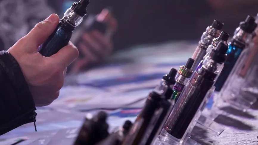 Депутат ГД Тумусов выступил в поддержку полного запрета продажи вейпов в России