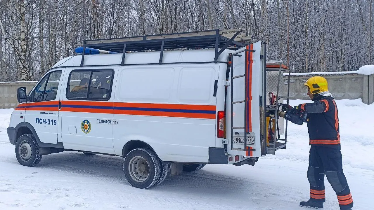 Работники ГКУ МО «Мособлпожспас» оказали помощь мужчине, упавшему с моста через Клязьму