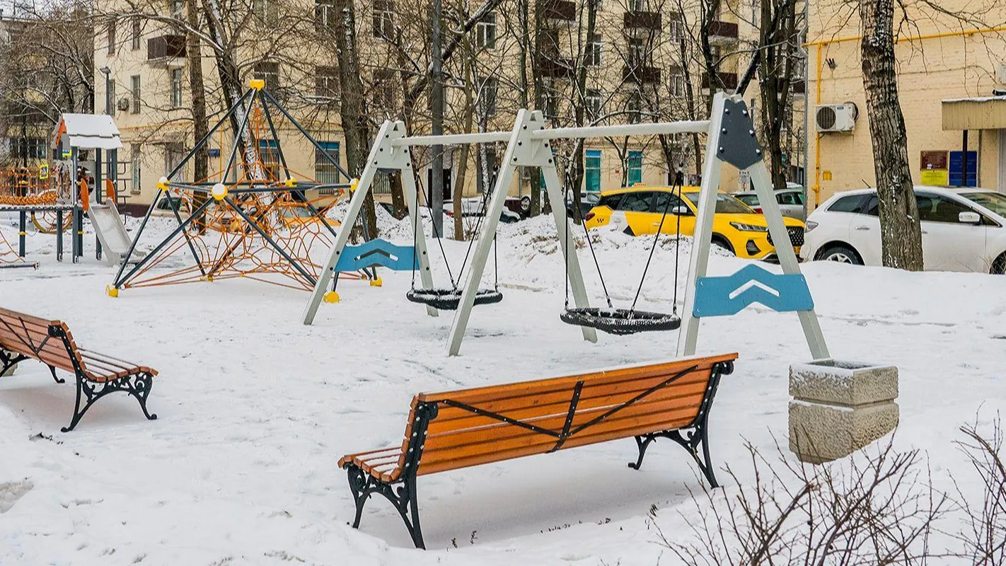 В столице завершили благоустройство возле городского вокзала Окружная