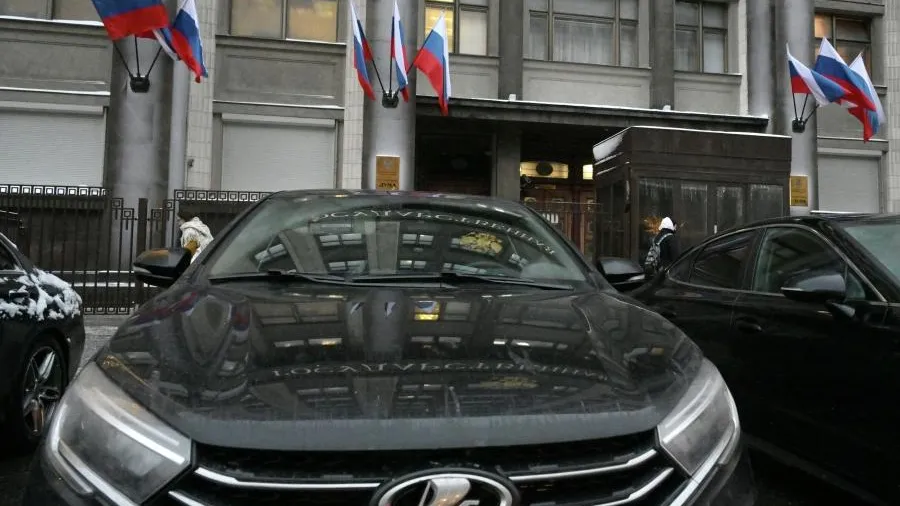 Депутат Милонов «очень переживает» из-за поездок на зарубежных автомобилях