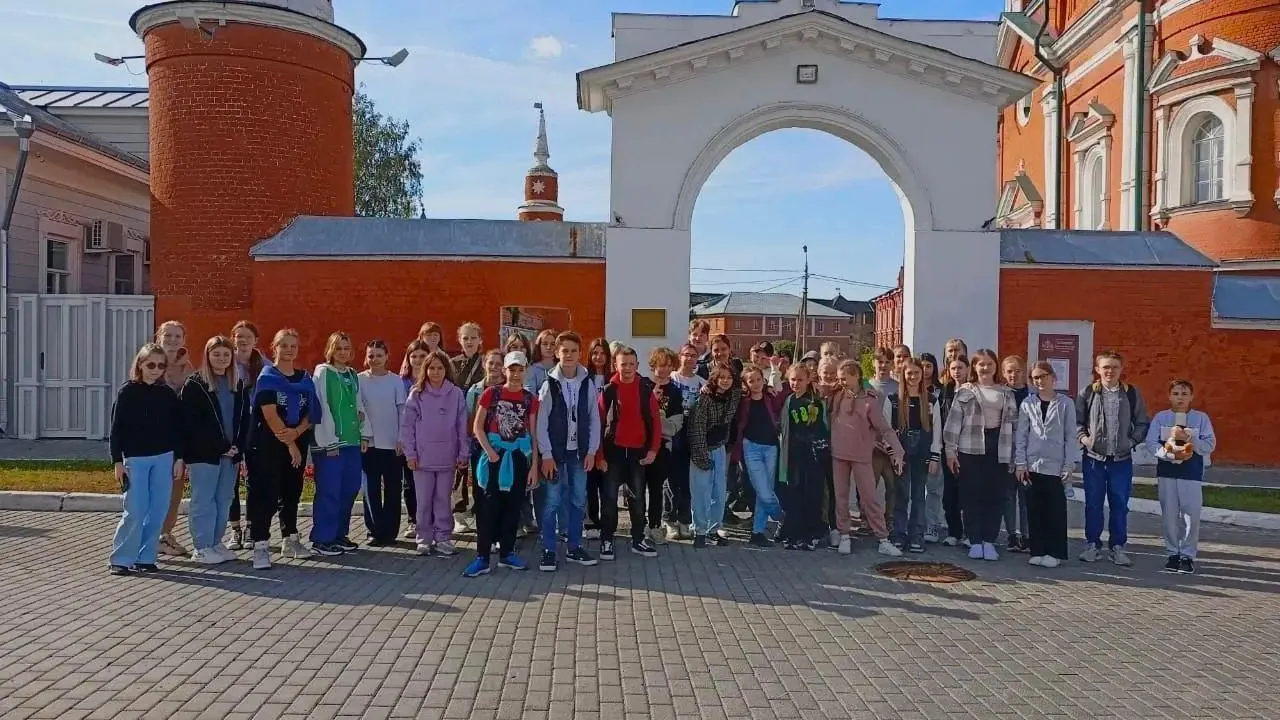 Ученики Краснопутьской школы Домодедова посетили с экскурсией Коломну