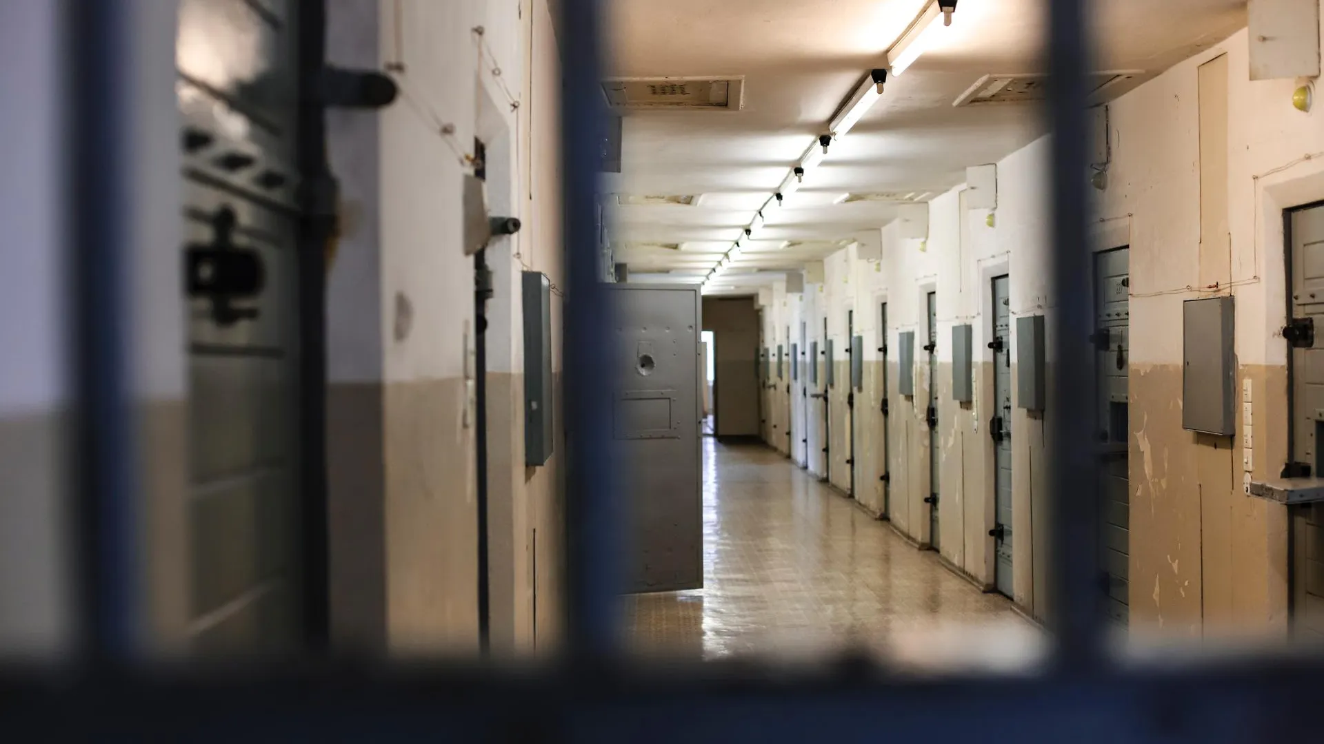 Тюремный психолог в Британии призналась в интимной связи с убийцей