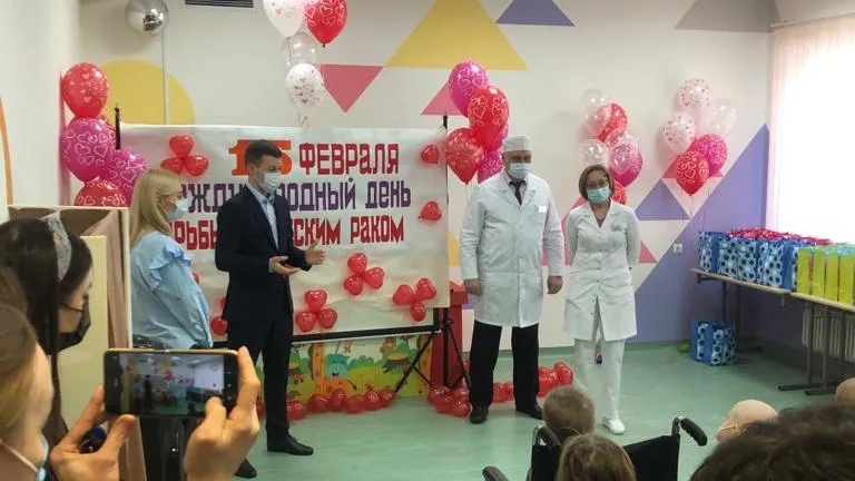 Глава Балашихи вручил подарки юным пациентам онкодиспансера