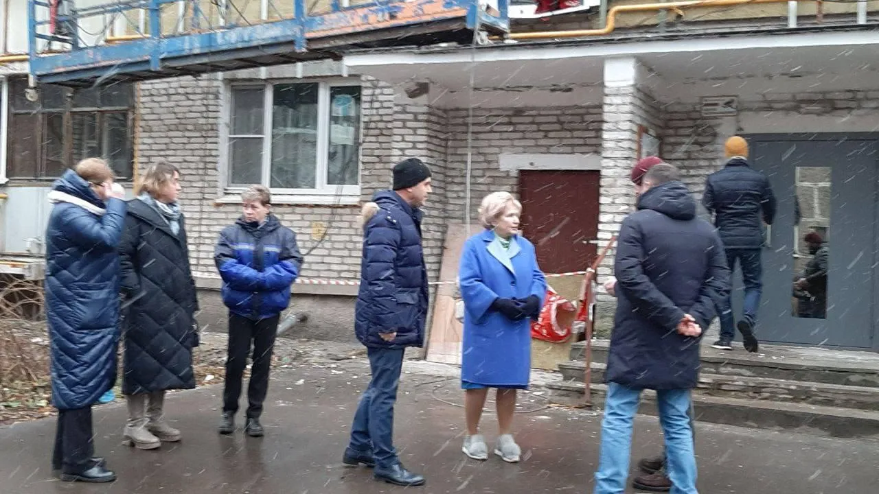 Власти и жители проверили ход капремонта домов на улице Шевлякова в Люберцах