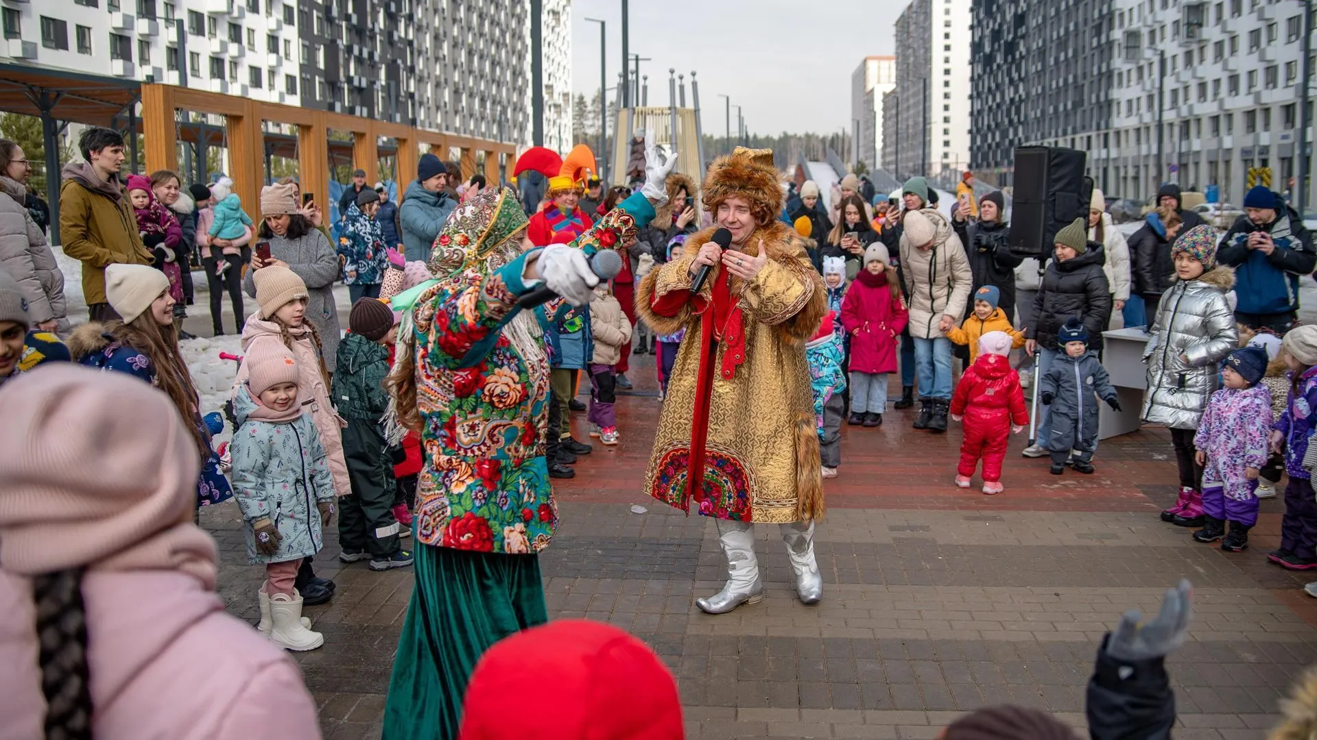 В жилых комплексах Подмосковья отпраздновали Масленицу