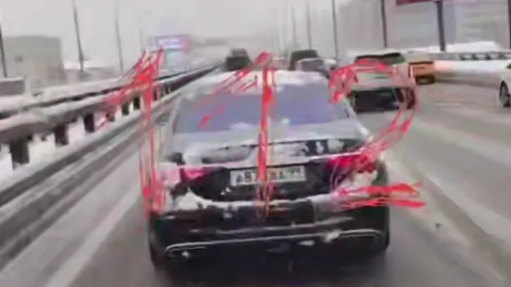 Водитель иномарки специально не пропускал машину скорой помощи в Москве