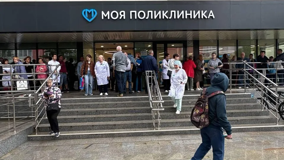 Пациентов и врачей эвакуировали из поликлиники на востоке Москвы