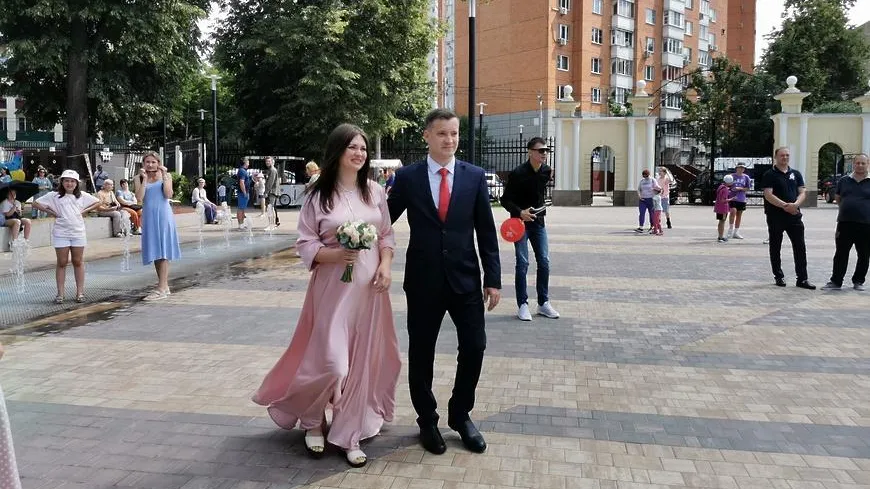 Молодоженов и юбиляров поздравили на празднике Дня семьи, любви и верности в Подольске