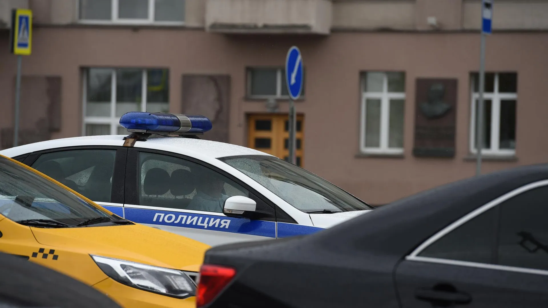 Жители ЖК «Малое Павлино» Люберец пожаловались на проезжающие через территорию автомобили