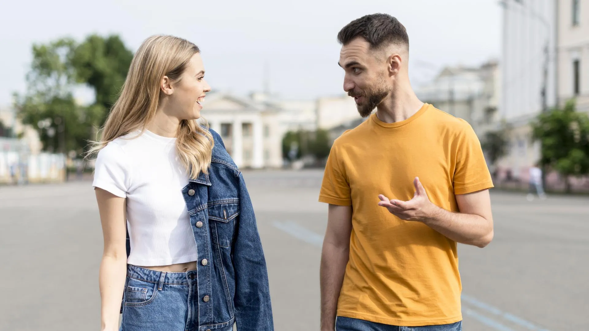 Психолог посоветовала развивать язык тела, чтобы успешно ходить на свидания