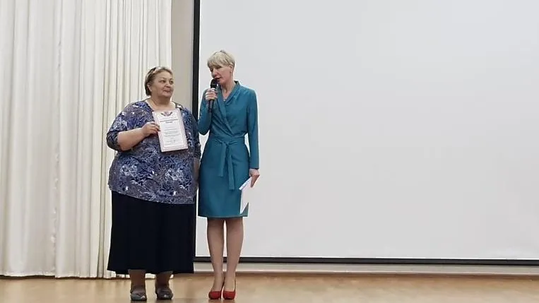 Грамоты и благодарности вручили 15 лучшим учителям школы в микрорайоне Балашихи
