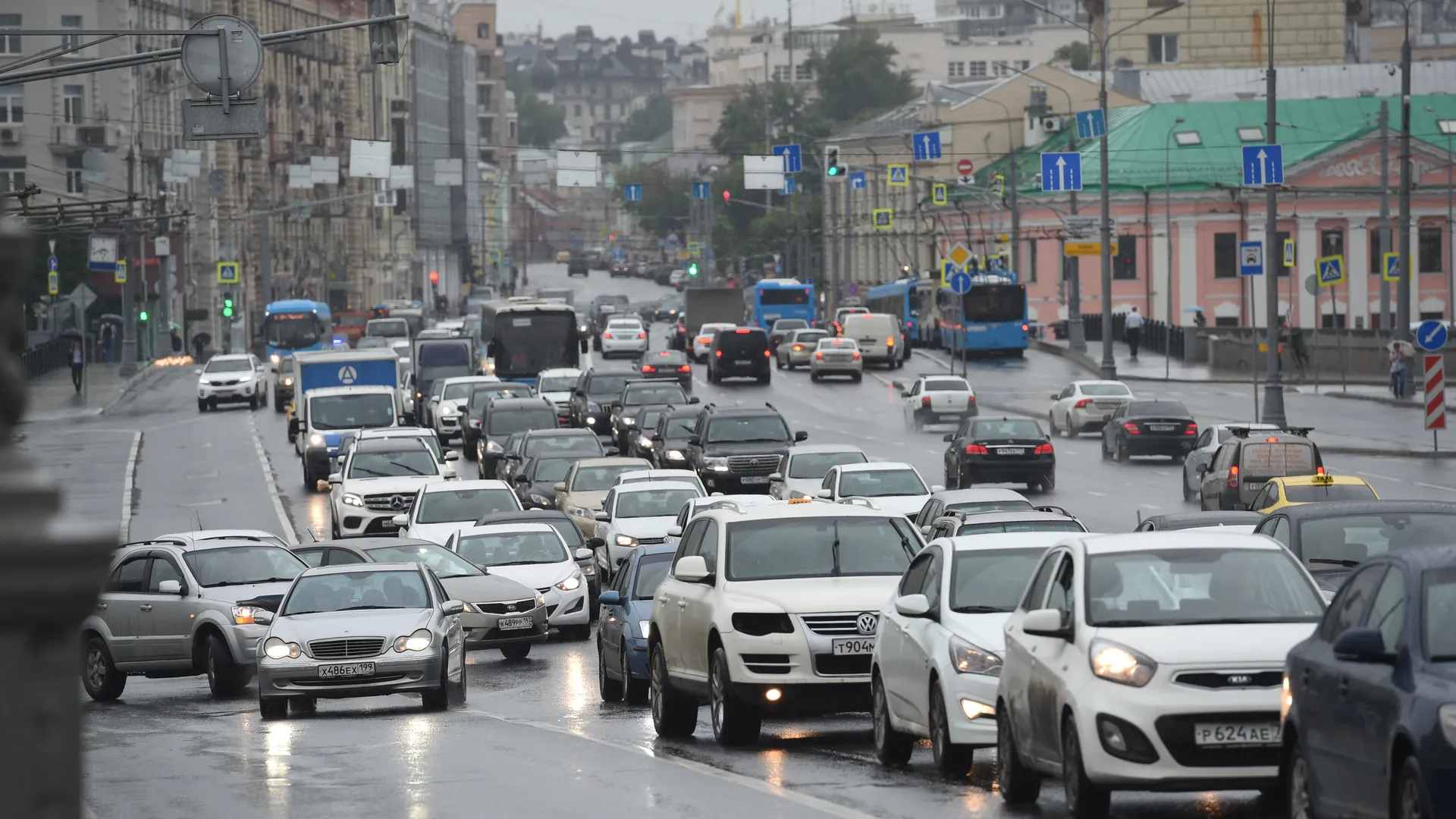 Эксперт рассказал о новых схемах автоподстав на дорогах