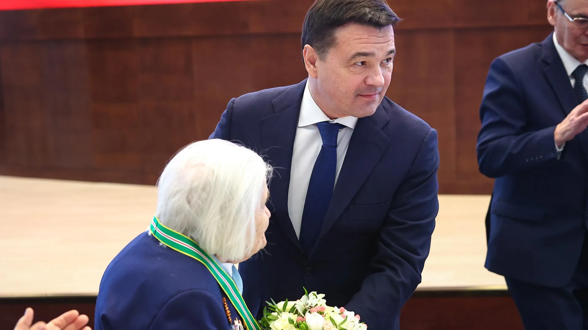 Губернатор Подмосковья вручил областные награды ветеранам войны, труда и ВС