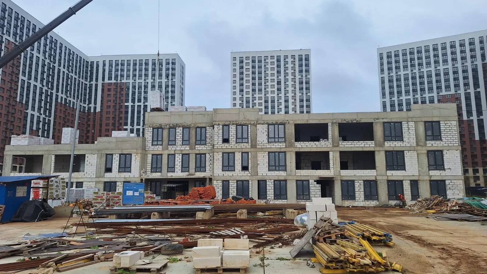 Стройготовность детского сада в Балашихе достигла 40%