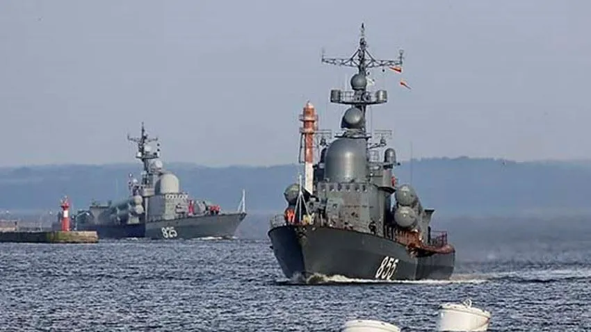 Малый ракетный корабль «Мытищи» отработал отражение условного противника
