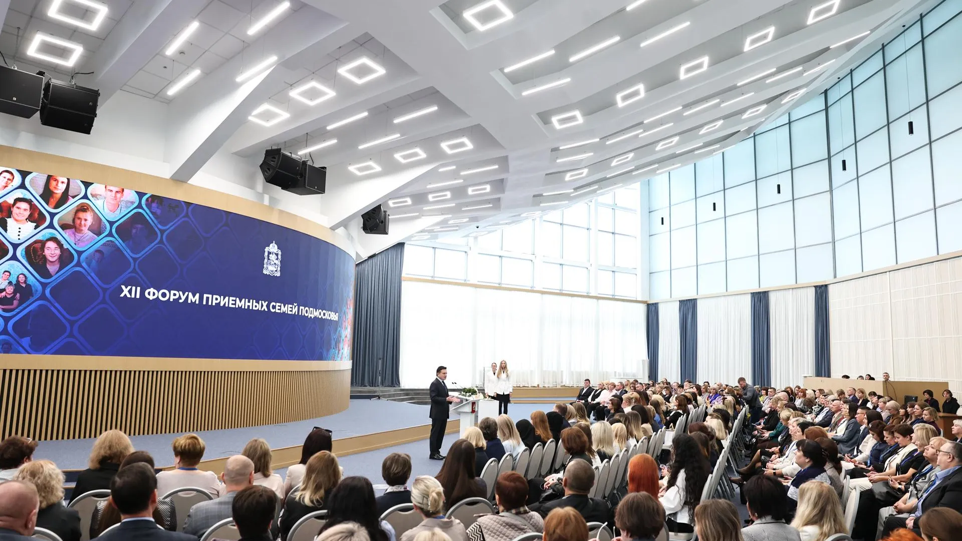 Воробьев: сиротам в Подмосковье выдают сертификаты на покупку квартир