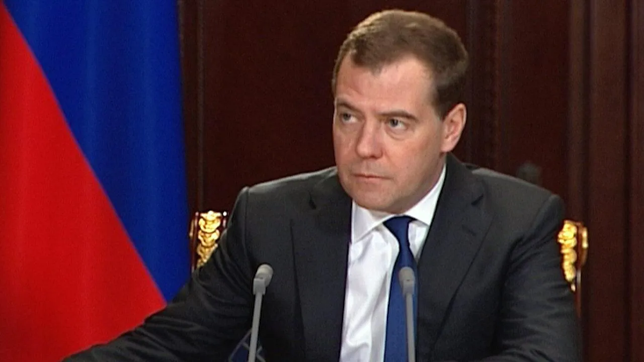 Медведев выразил соболезнования в связи со смертью Анофриева