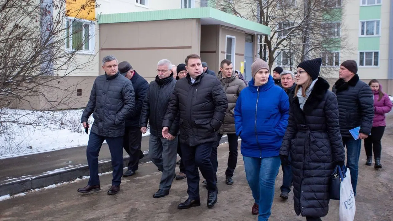 Освещение тротуара и парковки сделали в Климовске Подольска по просьбам жителей