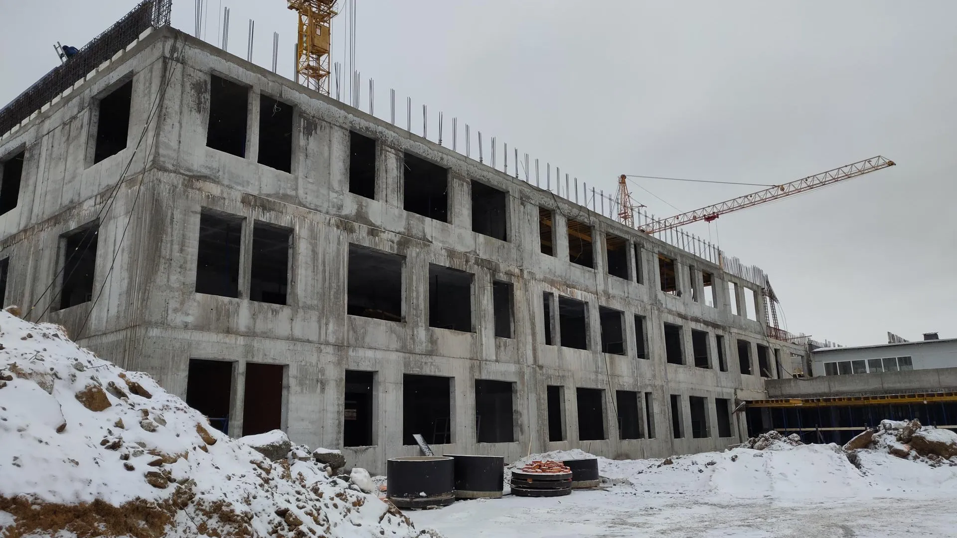 В Подмосковье строится новый корпус школы, рассчитанный на 450 учеников