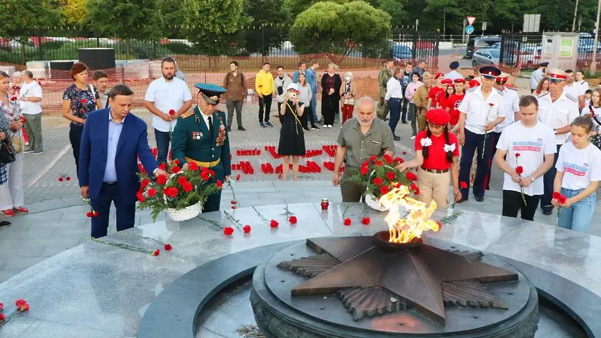 Акцию «Свеча памяти» провели в Мытищах в День памяти и скорби