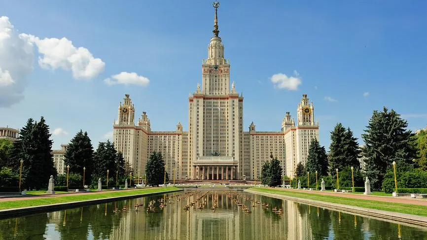 Продам «плюс 1» за 20 тыс: в МГУ предлагают места для родных на вручение диплома