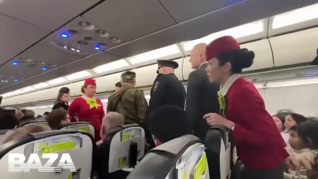 Пассажиры самолета отбили у полицейских летевшего в отпуск нетрезвого бойца СВО