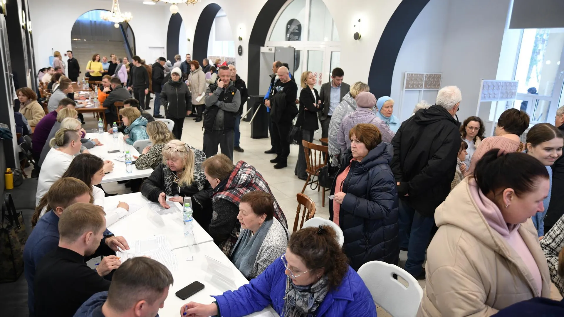 Почти 100 человек побывали на выездном приеме администрации Дмитровского округа