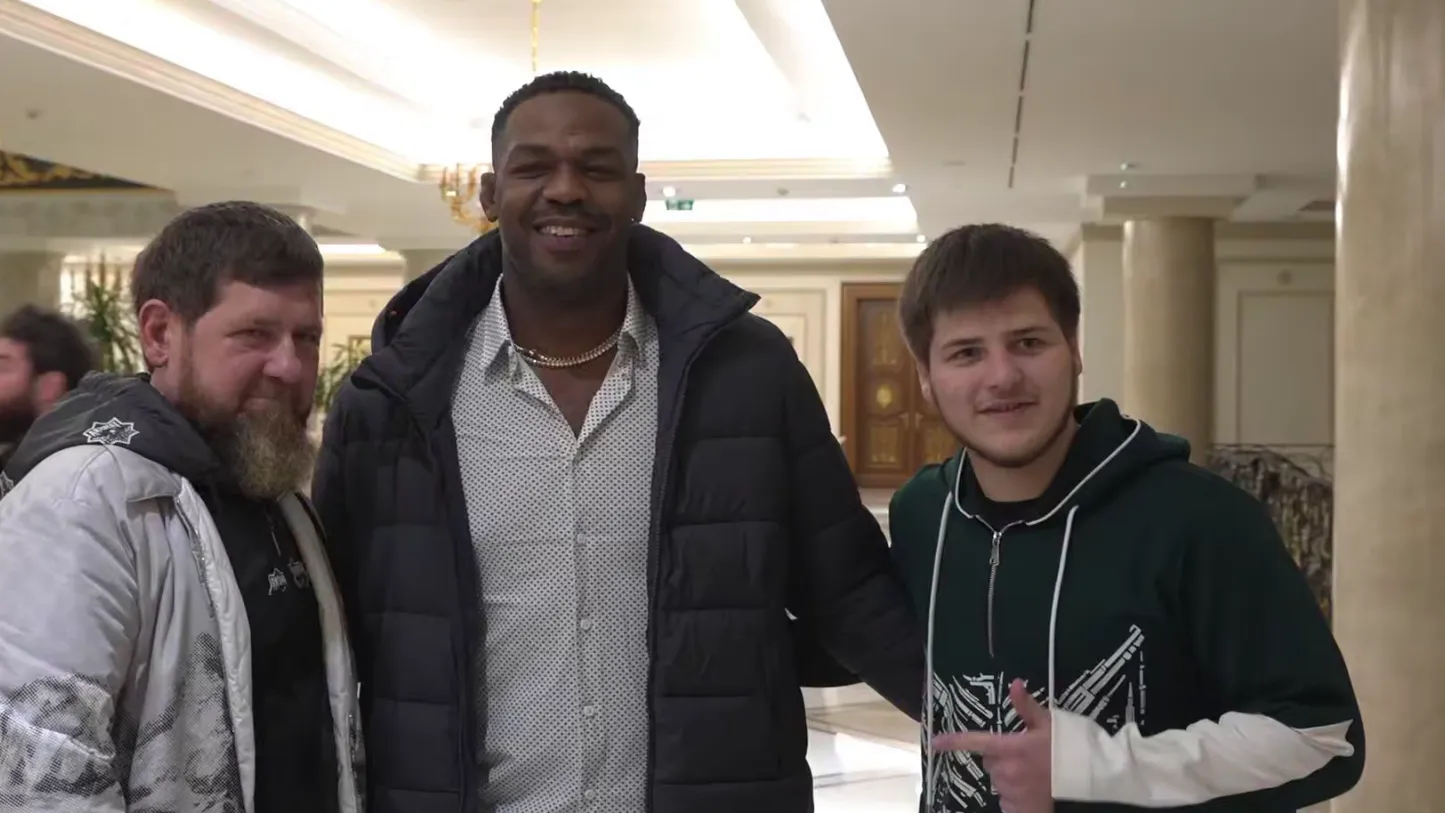 Рамзан Кадыров показал видео с экс-чемпионом UFC Джонсом и своим сыном Адамом