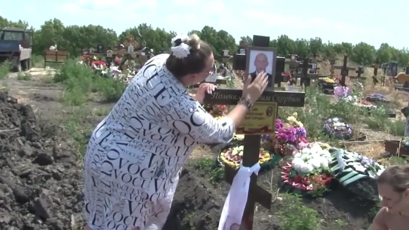 «Кинули голым и с пакетом на голове». Близкие шокированы похоронами ветерана СВО
