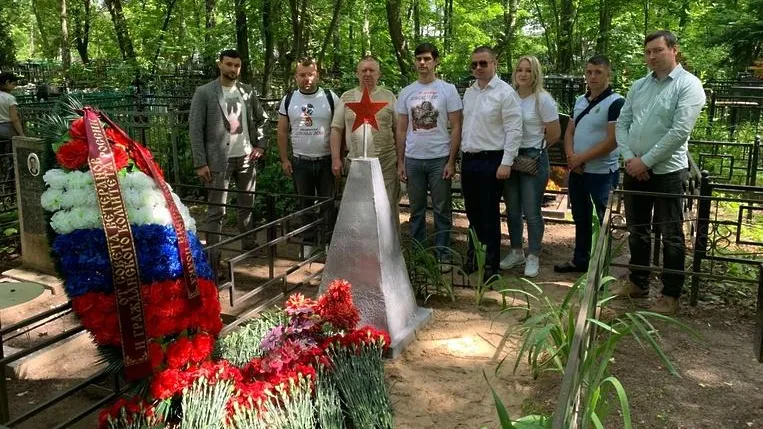 В Дзержинском привели в порядок могилу красноармейца