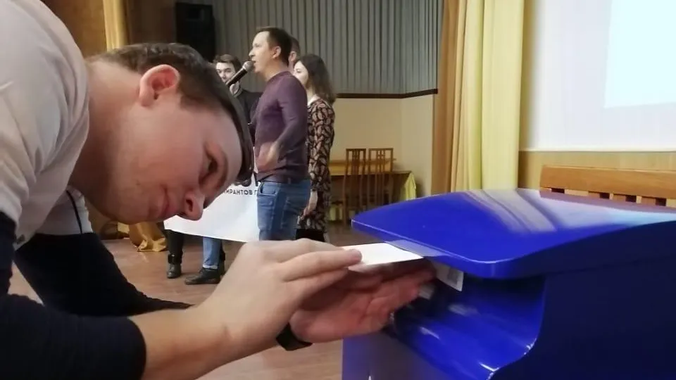 В Одинцове участники «Лекториума» отправили капсулы времени с поздравлениями в свои вузы
