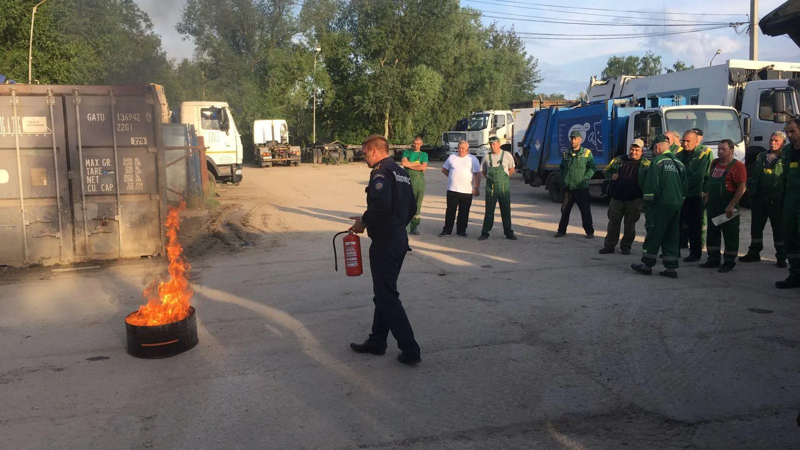 В Подмосковье прошли учения по пожарной профилактике для водителей спецтехники