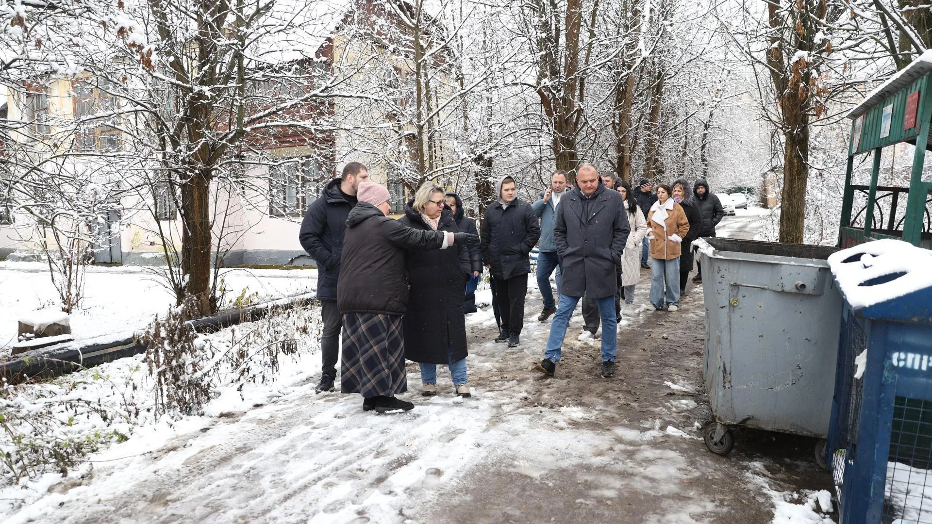 Глава Химок вместе с жителями провела обход территории