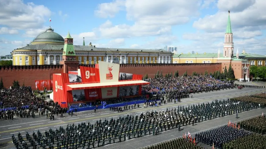 Парад Победы начался на Красной площади в Москве