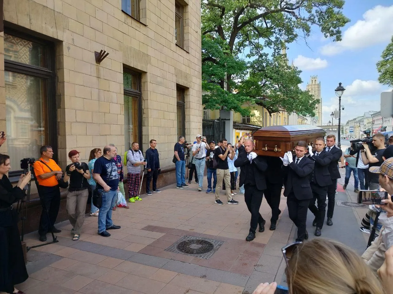 Церемония прощания с режиссером Александром Миттой