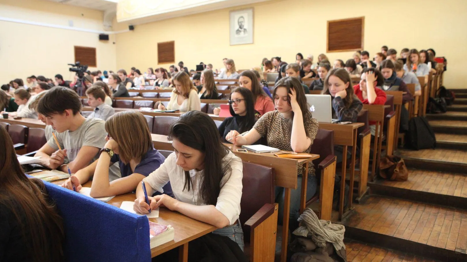 Для жителей Подмосковья пройдет прямой эфир по вопросам поступления в вузы