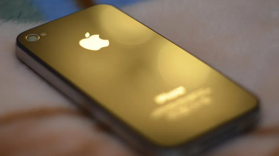 Легендарный iPhone 4 сметают: почему телефон 2010 года снова популярен