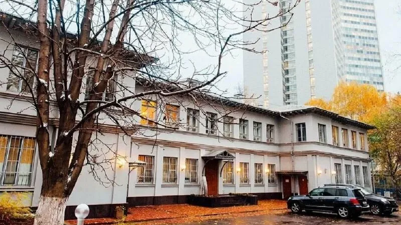 112: 50-летняя женщина умерла после коррекции живота в московской клинике